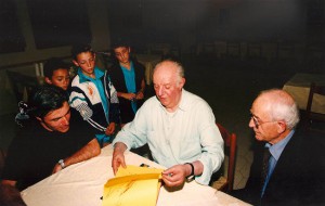 Dario Fo all'Accademia del Circo di Cesenatico nel 1998 col presidente Palmiri (foto Circo.it)