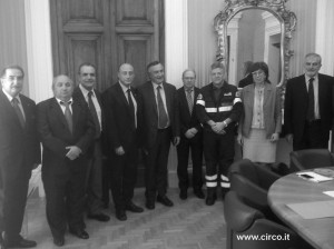 Da sinistra nella foto, Elio Casartelli, Lino Orfei, Pino Piu, Antonio Buccioni, il Viceministro Bubbico, il prefetto Romano, mentre il primo da destra è il prefetto Priolo