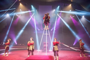 Il Rosgostsirk  ha presentato al Festival di Latina due esibizioni di alto livello: in questa foto l'ensemble acrobatico di Andrei Kovgar