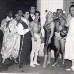 Foto di gruppo nella quale, accanto a Loredana, spicca Darix Togni