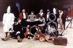 Una foto di scena del film I Clowns di Fellini, col padre di Fumagalli al centro